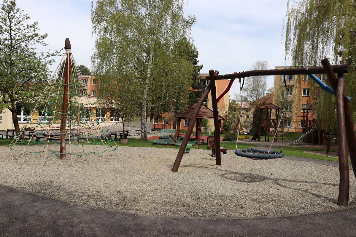Dětské hřiště při MŠ Jeřabinka